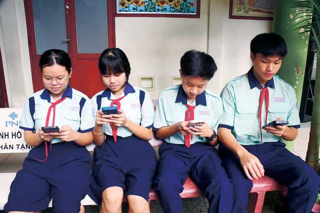 Hai học sinh lớp 8 tái hiện lịch sử qua phòng tranh ảo- Ảnh 8. Hai học sinh lớp 8 tái hiện lịch sử qua phòng tranh ảo- Ảnh 8.