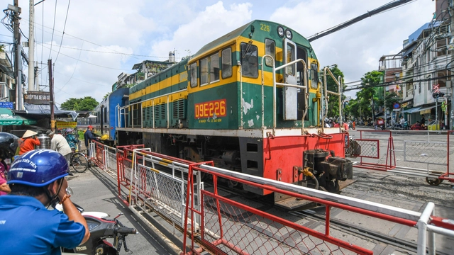 In Vietnam, railway safety risks demand more attention - Ảnh 1.