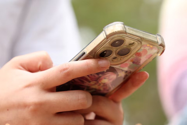 One-fifth of Australian teens still use TikTok, SnapChat after social media ban- Ảnh 1.