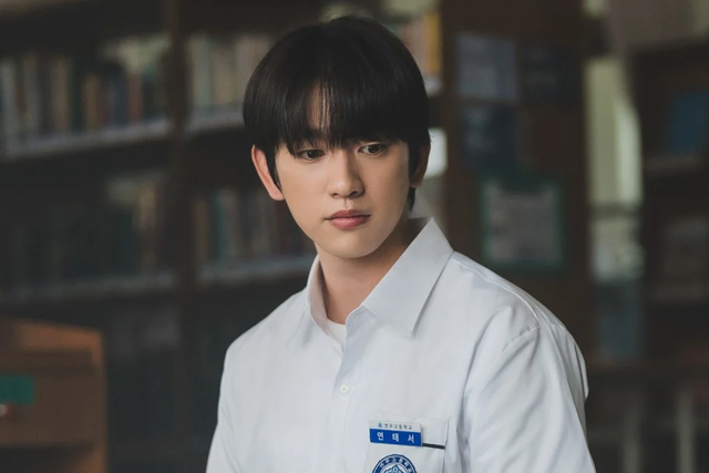 Ngoài Jisoo, idol nào lấn sân diễn xuất gây chú ý?- Ảnh 4.