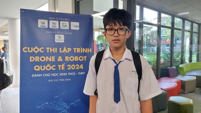 Nam sinh Cần Thơ mê khoa học, thích lập trình, muốn khám phá thế giới- Ảnh 2. Nam sinh Cần Thơ mê khoa học, thích lập trình, muốn khám phá thế giới- Ảnh 2.