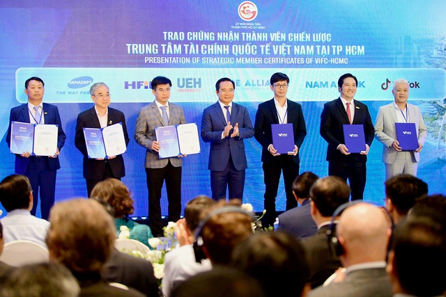 Vietnam has opportunity to build competitive IFC amid global shifts: expert- Ảnh 1. Vietnam has opportunity to build competitive IFC amid global shifts: expert- Ảnh 1.