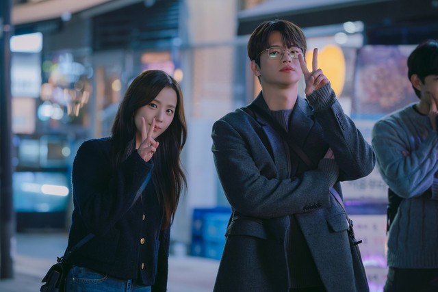 Ngoài Boyfriend on demand, 4 phim về tình yêu ảo này cũng hay không kém- Ảnh 1.