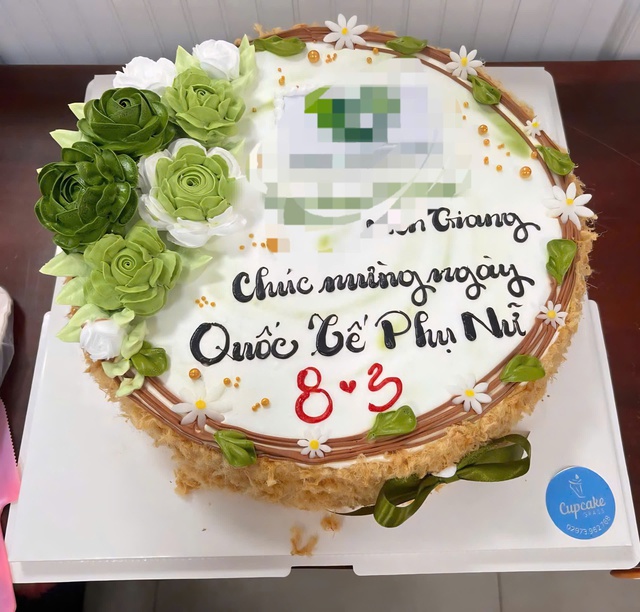 97 people sick after suspected salted egg cake poisoning in southern Vietnam - Ảnh 1.