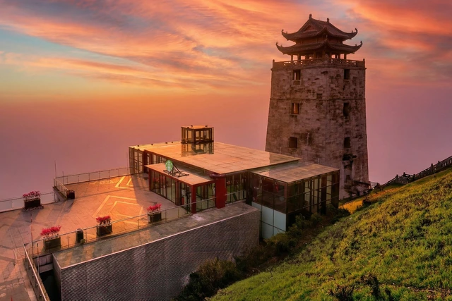 Starbucks opens Asia’s highest store on Vietnam’s Mount Fansipan - Ảnh 1.