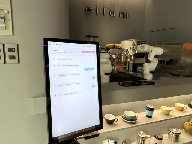 Quán cà phê ở TP.HCM gây sốt với robot pha chế tự động gần 2 tỉ đồng- Ảnh 10. Quán cà phê ở TP.HCM gây sốt với robot pha chế tự động gần 2 tỉ đồng- Ảnh 10.