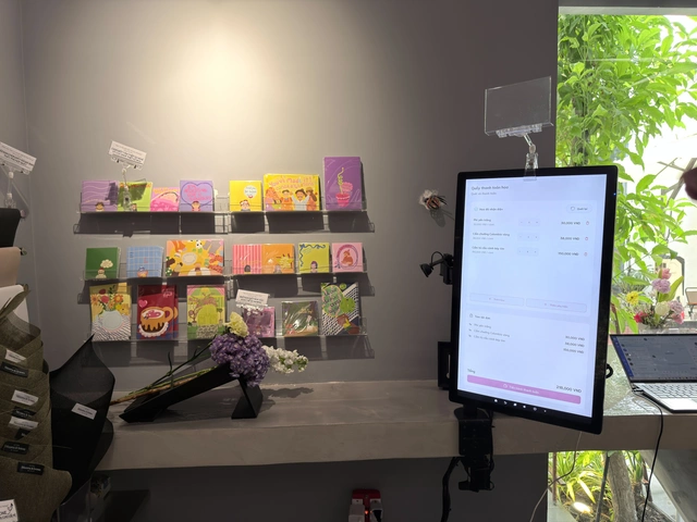 Quán cà phê ở TP.HCM gây sốt với robot pha chế tự động gần 2 tỉ đồng- Ảnh 11. Quán cà phê ở TP.HCM gây sốt với robot pha chế tự động gần 2 tỉ đồng- Ảnh 11.