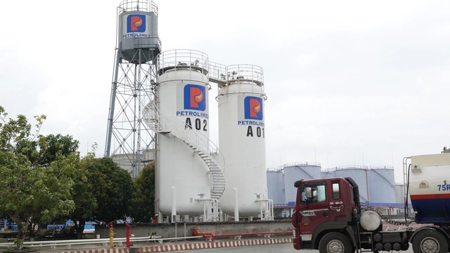 Vietnam to allow only biofuel gasoline from June 1- Ảnh 1. Vietnam to allow only biofuel gasoline from June 1- Ảnh 1.