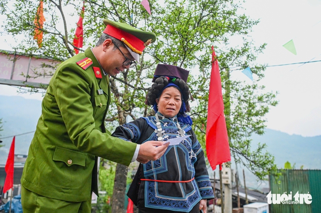 Nearly 79 million Vietnamese vote in parliamentary, local elections- Ảnh 11.