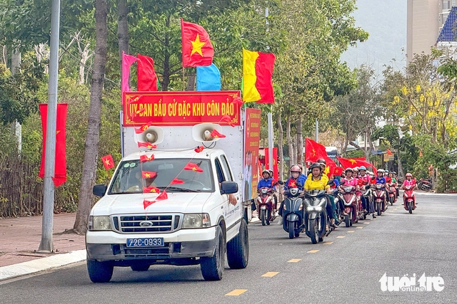 Nearly 79 million Vietnamese vote in parliamentary, local elections- Ảnh 29.