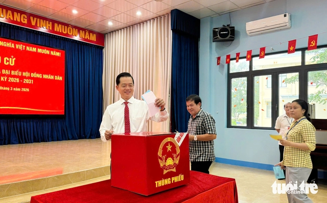 Nearly 79 million Vietnamese vote in parliamentary, local elections- Ảnh 19.