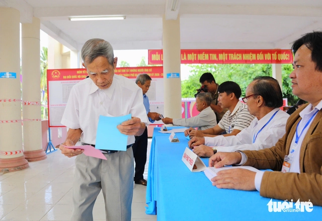 Nearly 79 million Vietnamese vote in parliamentary, local elections- Ảnh 24.