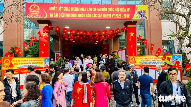 Nearly 79 million Vietnamese vote in parliamentary, local elections- Ảnh 21.