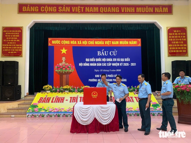 Nearly 79 million Vietnamese vote in parliamentary, local elections- Ảnh 13.