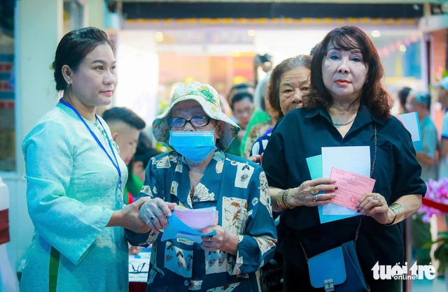 Nearly 79 million Vietnamese vote in parliamentary, local elections- Ảnh 17.