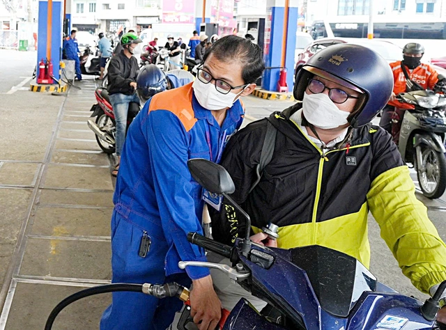Vietnam to allow only biofuel gasoline from June 1- Ảnh 2. Vietnam to allow only biofuel gasoline from June 1- Ảnh 2.