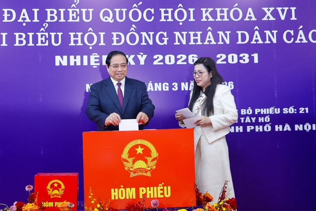 Nearly 79 million Vietnamese vote in parliamentary, local elections- Ảnh 3.