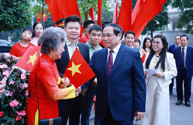 Nearly 79 million Vietnamese vote in parliamentary, local elections- Ảnh 27.
