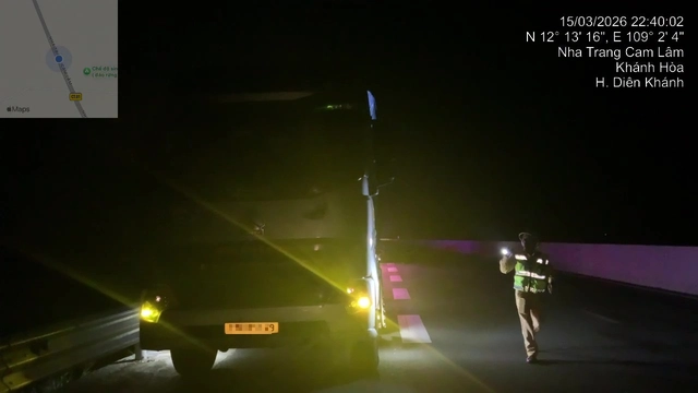 Vietnam police fine 60 drivers in one day for stopping on expressways to sleep, urinate- Ảnh 2. Vietnam police fine 60 drivers in one day for stopping on expressways to sleep, urinate- Ảnh 2.
