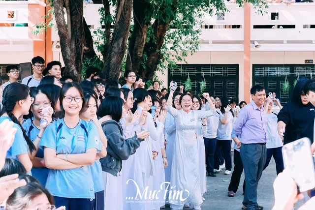 Sôi động hội thi kéo co học sinh chào mừng 95 năm thành lập Đoàn - Ảnh 2.