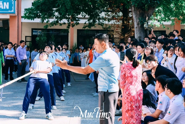 Sôi động hội thi kéo co học sinh chào mừng 95 năm thành lập Đoàn - Ảnh 3.