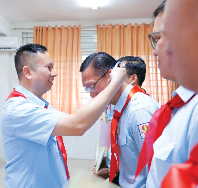 Ngời sáng hình ảnh người phụ trách trong hội thi Olympic Cánh Én - Ảnh 10.