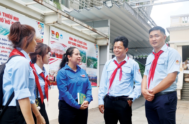 Ngời sáng hình ảnh người phụ trách trong hội thi Olympic Cánh Én - Ảnh 11.