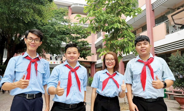 Ngời sáng hình ảnh người phụ trách trong hội thi Olympic Cánh Én - Ảnh 5.