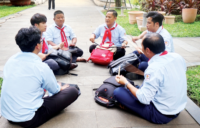 Ngời sáng hình ảnh người phụ trách trong hội thi Olympic Cánh Én - Ảnh 7.