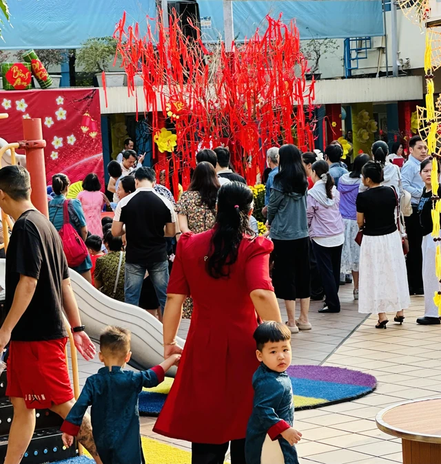 In Ho Chi Minh City, parents pay large non-refundable deposits to secure int’l school places - Ảnh 1.