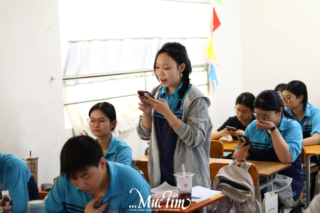 Học sinh Trường THPT Bùi Thị Xuân đứng lớp giảng bài- Ảnh 3.