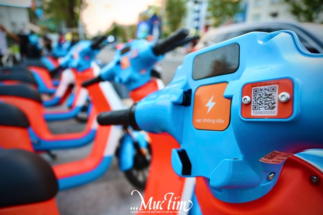 Bạn trẻ trải nghiệm xe đạp điện công cộng vòng quanh trung tâm TP.HCM- Ảnh 4.