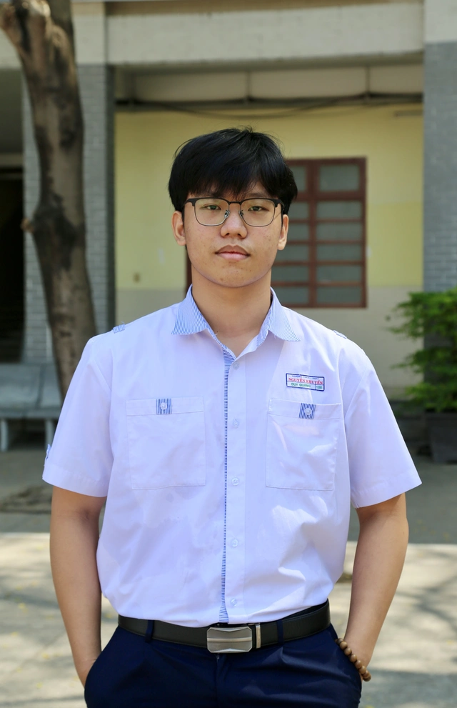 Từ hạng 8 đội tuyển, nam sinh bứt phá thành thủ khoa học sinh giỏi cấp thành phố môn sinh - Ảnh 1.