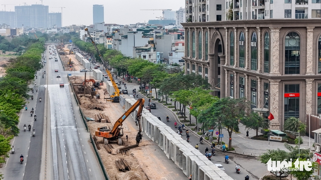 Hanoi races to complete flood-control projects ahead of rainy season- Ảnh 1.