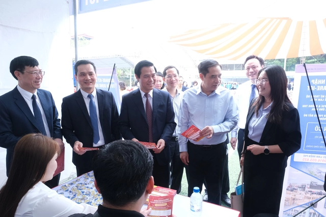 Northern Vietnam job fair offers over 110,000 positions as firms ramp up hiring- Ảnh 2.