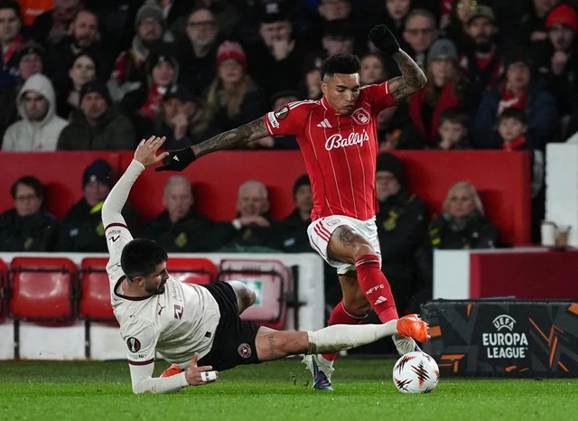 Midtjylland đấu Nottingham: - Ảnh 1.