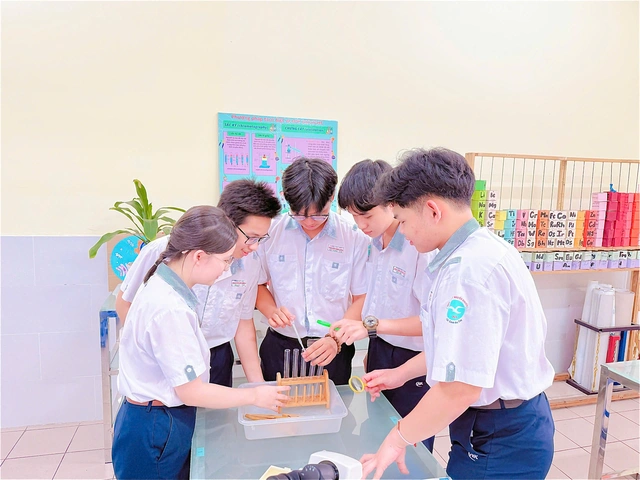 Từ hạng 8 đội tuyển, nam sinh bứt phá thành thủ khoa học sinh giỏi cấp thành phố môn sinh - Ảnh 2.