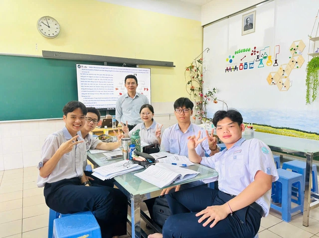 Từ hạng 8 đội tuyển, nam sinh bứt phá thành thủ khoa học sinh giỏi cấp thành phố môn sinh - Ảnh 3.