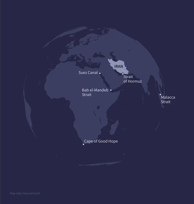 Maersk suspends vessel transit through Strait of Hormuz- Ảnh 2. Maersk suspends vessel transit through Strait of Hormuz- Ảnh 2.