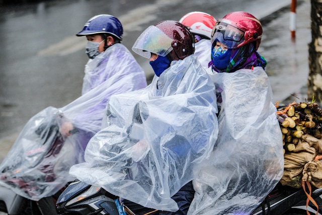 Cold front forecast to bring rain, chill to northern Vietnam - Ảnh 1.