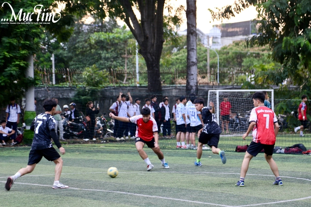 Teen Trường THPT Trường Chinh bùng nổ sân cỏ với môn thể thao vua- Ảnh 1. Teen Trường THPT Trường Chinh bùng nổ sân cỏ với môn thể thao vua- Ảnh 1.