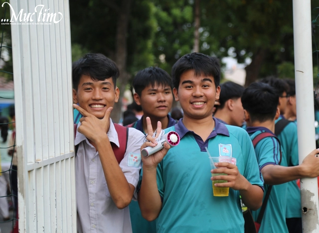 Teen Trường THPT Trường Chinh bùng nổ sân cỏ với môn thể thao vua- Ảnh 8. Teen Trường THPT Trường Chinh bùng nổ sân cỏ với môn thể thao vua- Ảnh 8.