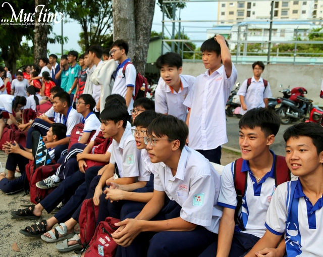 Teen Trường THPT Trường Chinh bùng nổ sân cỏ với môn thể thao vua- Ảnh 6. Teen Trường THPT Trường Chinh bùng nổ sân cỏ với môn thể thao vua- Ảnh 6.