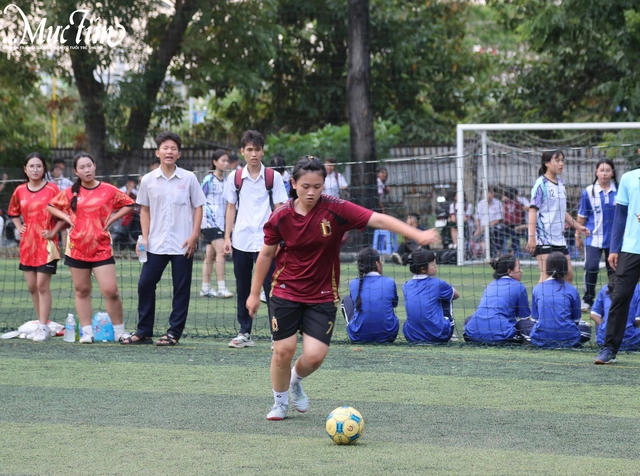 Teen Trường THPT Trường Chinh bùng nổ sân cỏ với môn thể thao vua- Ảnh 4. Teen Trường THPT Trường Chinh bùng nổ sân cỏ với môn thể thao vua- Ảnh 4.