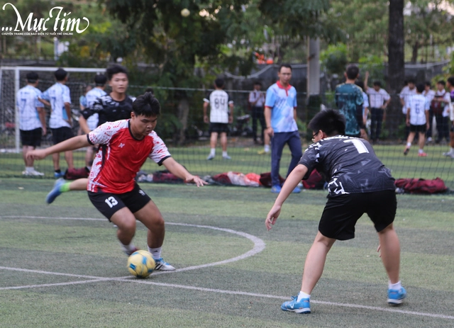 Teen Trường THPT Trường Chinh bùng nổ sân cỏ với môn thể thao vua- Ảnh 2. Teen Trường THPT Trường Chinh bùng nổ sân cỏ với môn thể thao vua- Ảnh 2.