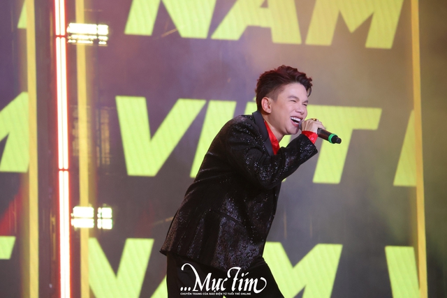 Youth Fest năm 2026: Đông Nhi, Văn Mai Hương, ST Sơn Thạch trình diễn cực 'cháy', đấu giá áo thun gây quỹ - Ảnh 9. Youth Fest năm 2026: Đông Nhi, Văn Mai Hương, ST Sơn Thạch trình diễn cực 'cháy', đấu giá áo thun gây quỹ - Ảnh 9.