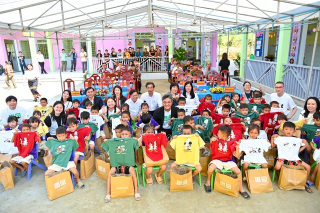 Japan’s casual wear brand builds school for mountain children in central Vietnam- Ảnh 2.