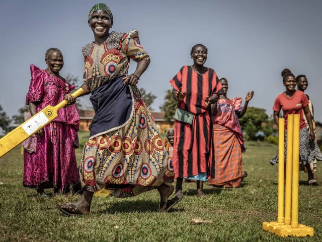 From bats to bonds: Uganda's 'cricket grannies' - Ảnh 1. From bats to bonds: Uganda's 'cricket grannies' - Ảnh 1.