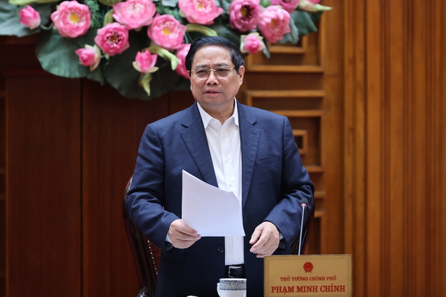 Vietnam PM backs plan to use state budget for fuel price stabilization fund - Ảnh 1.