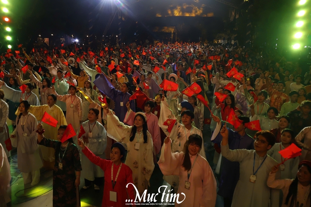 Tóc xanh vạt áo: Bạn trẻ diễu hành, đồng diễn Việt phục- Ảnh 11. Tóc xanh vạt áo: Bạn trẻ diễu hành, đồng diễn Việt phục- Ảnh 11.